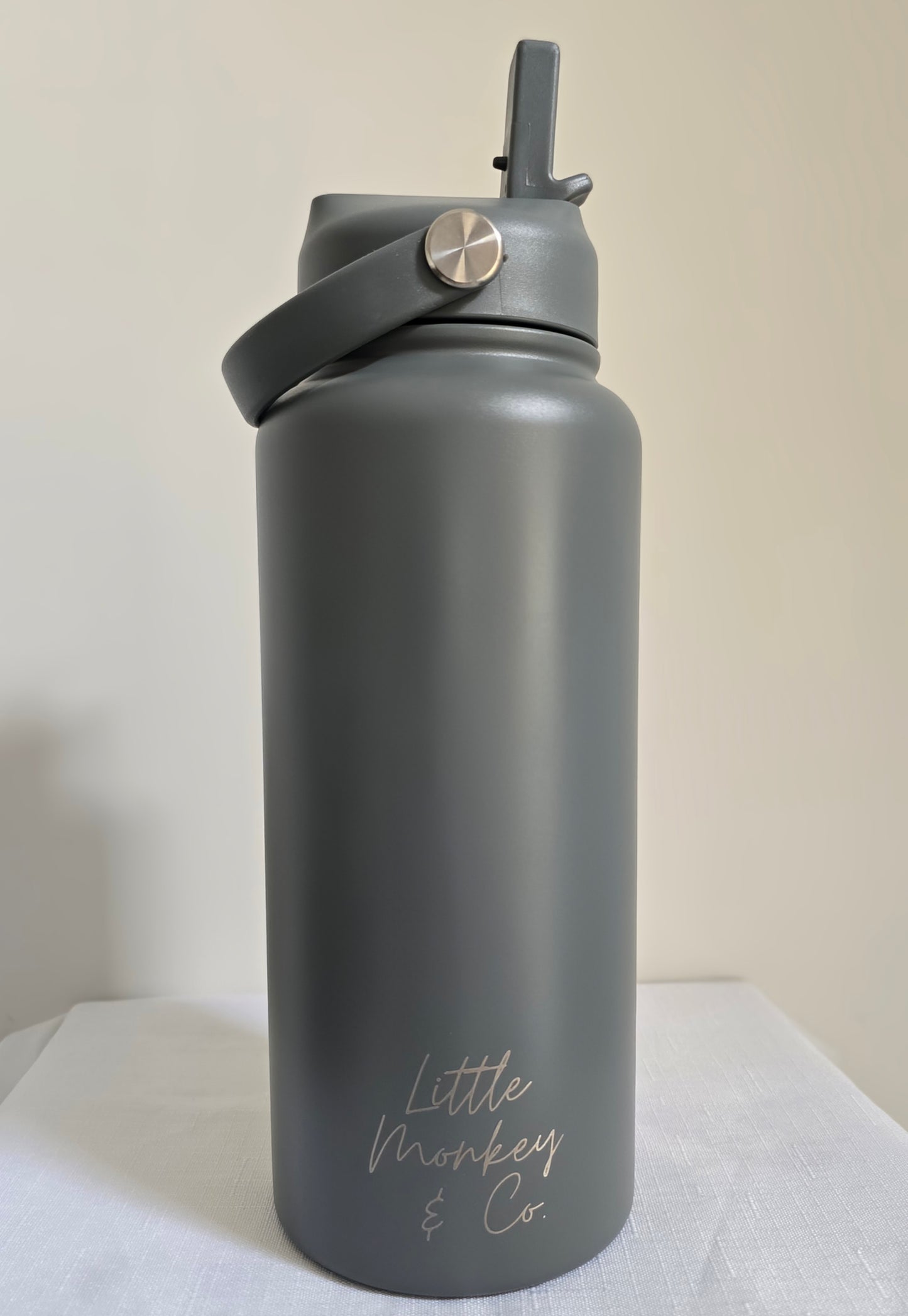 1Litre Insulated Drink Bottle – Straw Lid & Handle (not customised)